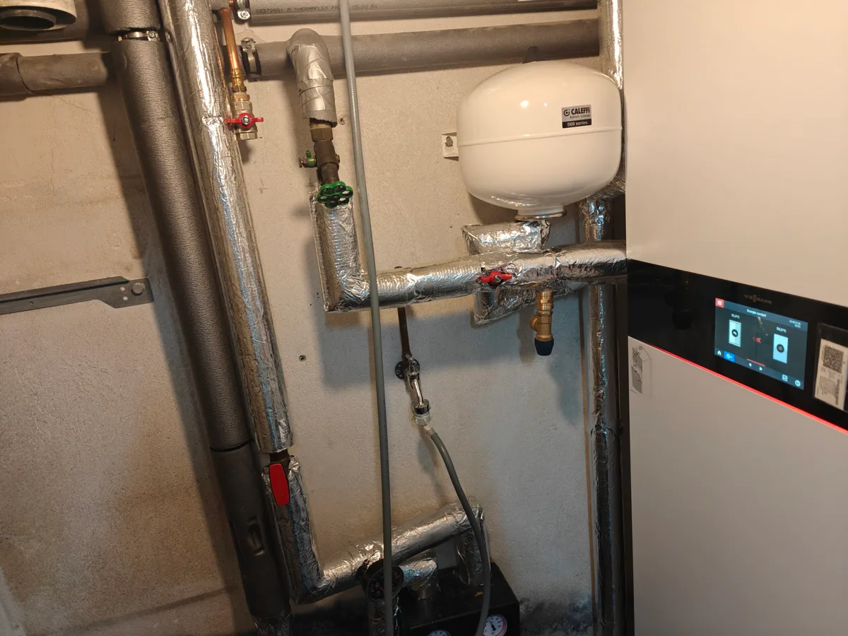 Wärmepumpe Installation — Außeneinheit